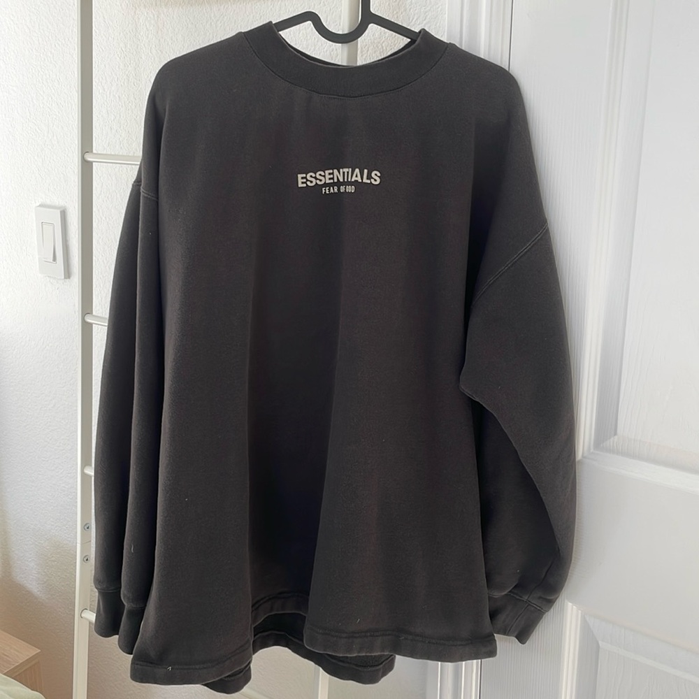 Black relaxed crewneck sweatshirt